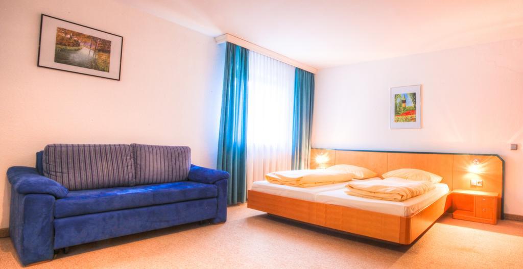 Barfusser Hotel Neu-Ulm Zimmer foto